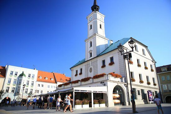 MOMO Restaurant & Wine